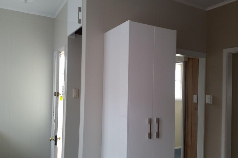 Photo of property in 15 Ihle Street, Terrace End, Palmerston North, 4410