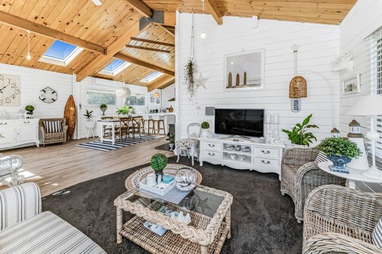 Photo of property in 11 Swindells Road, Waikuku Beach, 7473