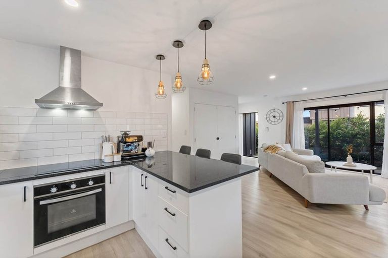 Photo of property in 63 Black Beech Crescent, Takanini, 2110