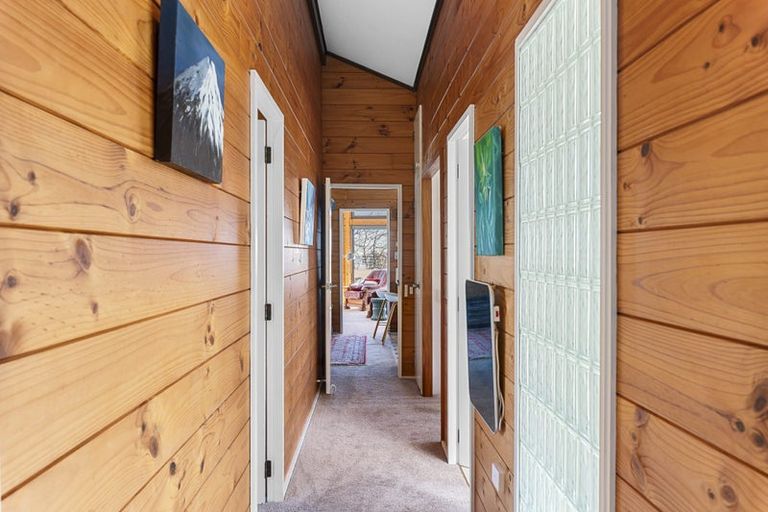 Photo of property in 10 Ridge Lane, New Plymouth, 4310