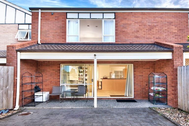 Photo of property in 4/23 Charlenne Close, Ranui, Auckland, 0612