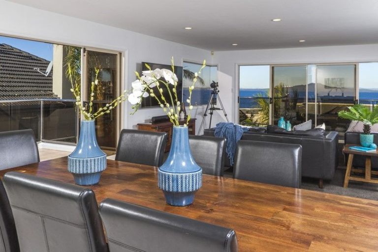 Photo of property in 1/25 Churchill Road, Murrays Bay, Auckland, 0630