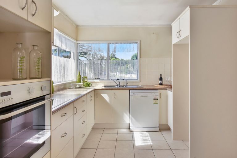 Photo of property in 1 Arthur Place, Opaheke, Papakura, 2113
