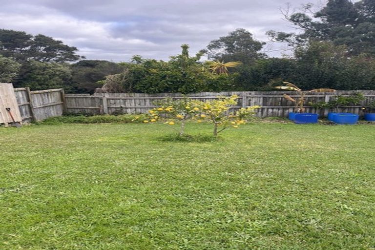 Photo of property in 125 Millbrook Road, Sunnyvale, Auckland, 0612