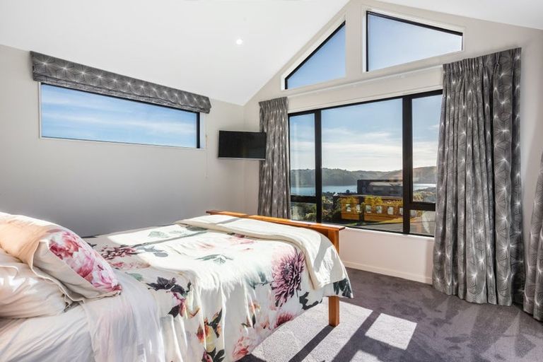 Photo of property in 14 The Fjord, Aotea, Porirua, 5024