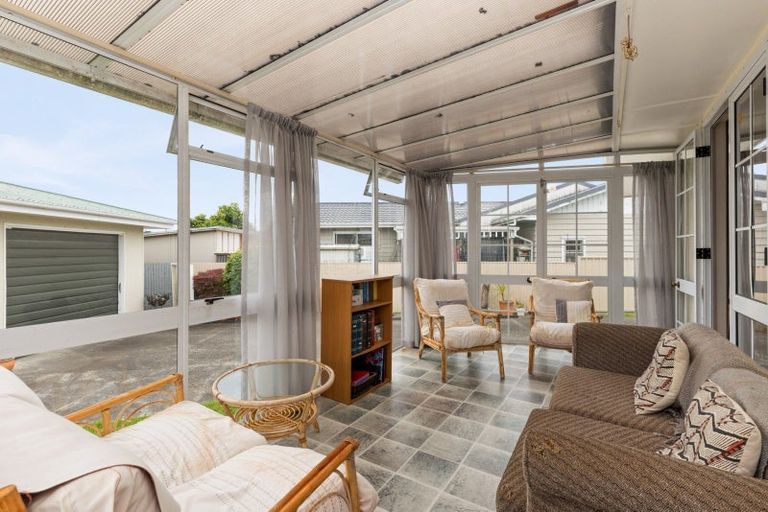 Photo of property in 18 Keats Avenue, Onekawa, Napier, 4110