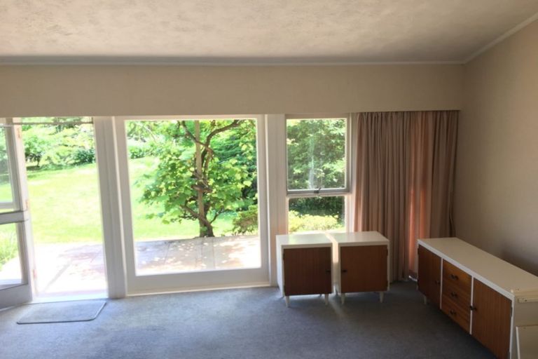 Photo of property in 60 Hogans Road, Glenfield, Auckland, 0629