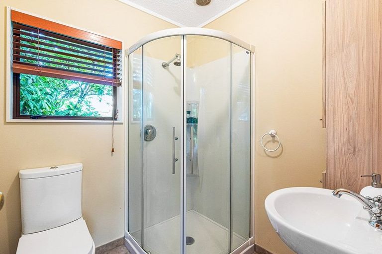 Photo of property in 33 Chilton Drive, Paraparaumu, 5032