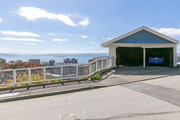 Photo of property in 19a Central Terrace, Kelburn, Wellington, 6012