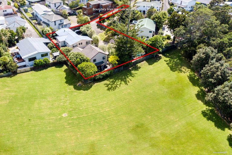 Photo of property in 1/24 Merton Avenue, Glenfield, Auckland, 0627