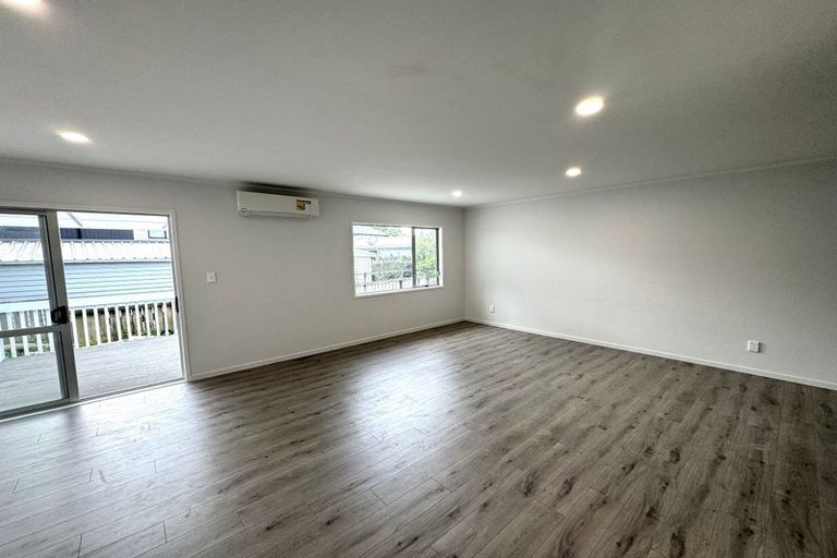 Photo of property in 48 Lauderdale Road, Birkdale, Auckland, 0626