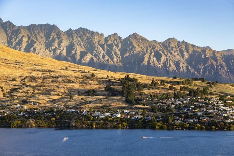 Photo of property in 11 Sunrise Lane, Queenstown, 9300