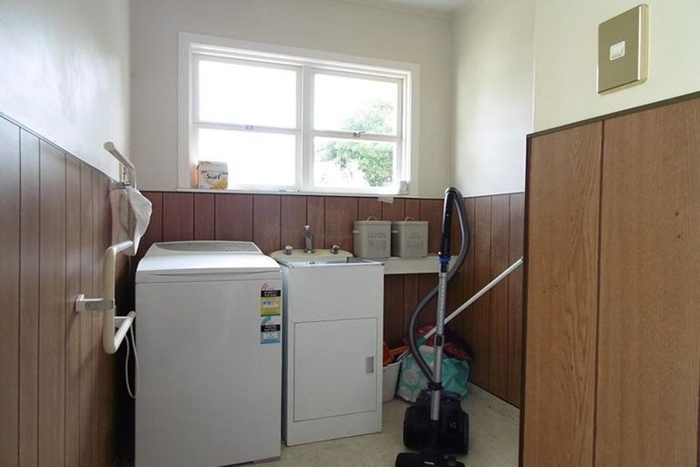 Photo of property in 130 Archibald Road, Kelston, Auckland, 0602