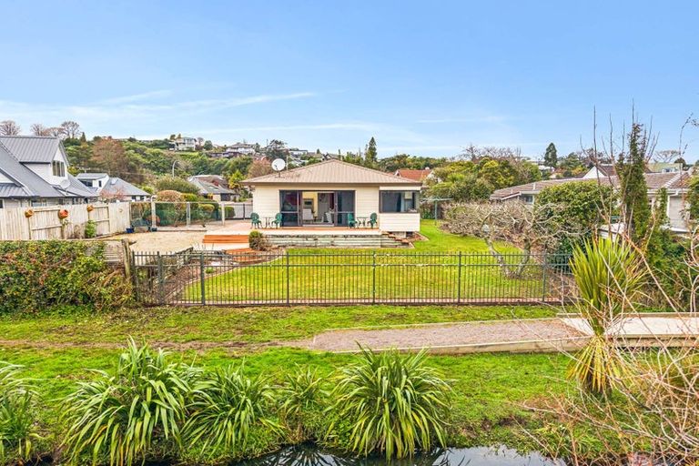 Photo of property in 10 Gemini Place, Kawaha Point, Rotorua, 3010