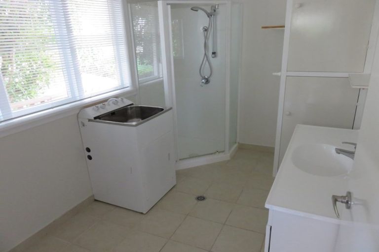 Photo of property in 1/12 Holiday Road, Stanmore Bay, Whangaparaoa, 0932