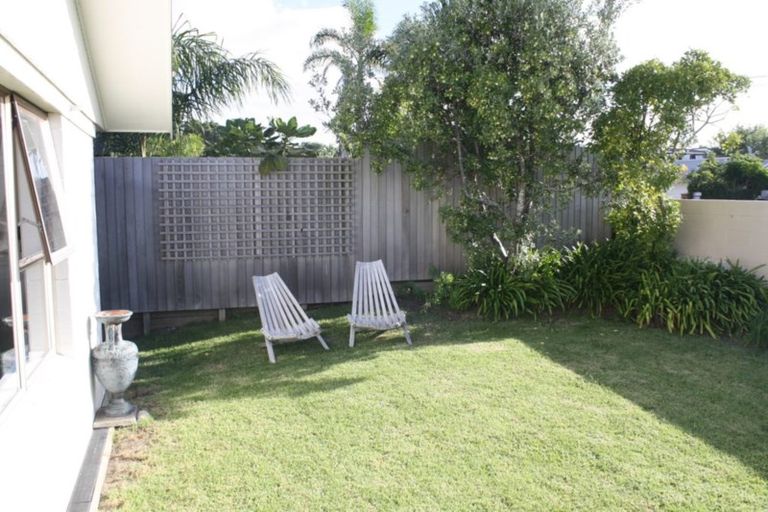 Photo of property in 1/31 Hauraki Road, Hauraki, Auckland, 0622