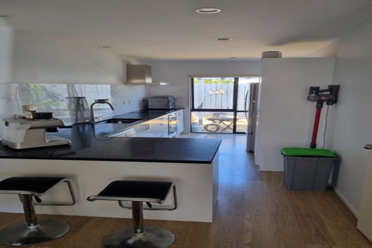 Photo of property in 6 Els Close, Golflands, Auckland, 2013