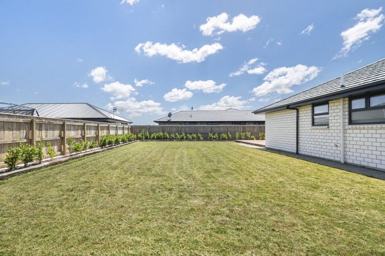 Photo of property in 17 Echo Place, Maewa, 4702