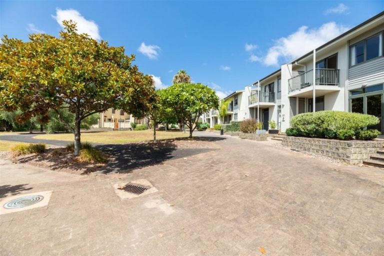 Photo of property in 68 Gunner Drive, Te Atatu Peninsula, Auckland, 0610