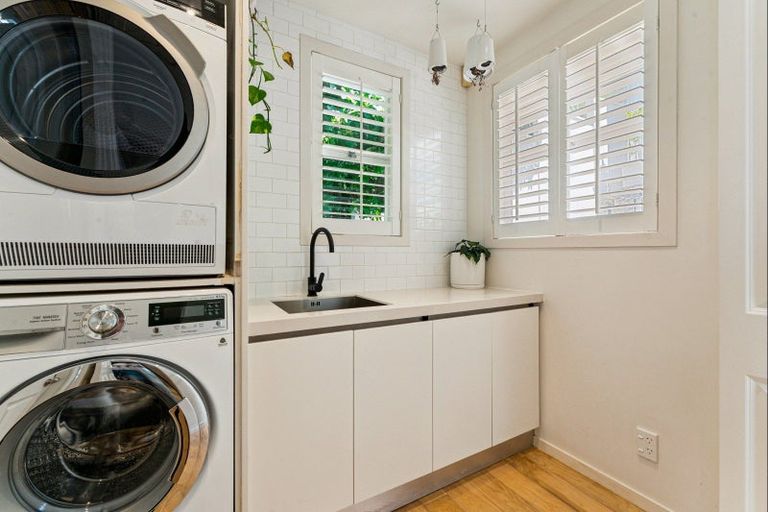 Photo of property in 8 Alfred Street, Northcote Point, Auckland, 0627