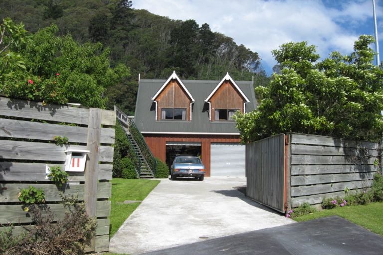 Photo of property in 11 George Street, Picton, 7220