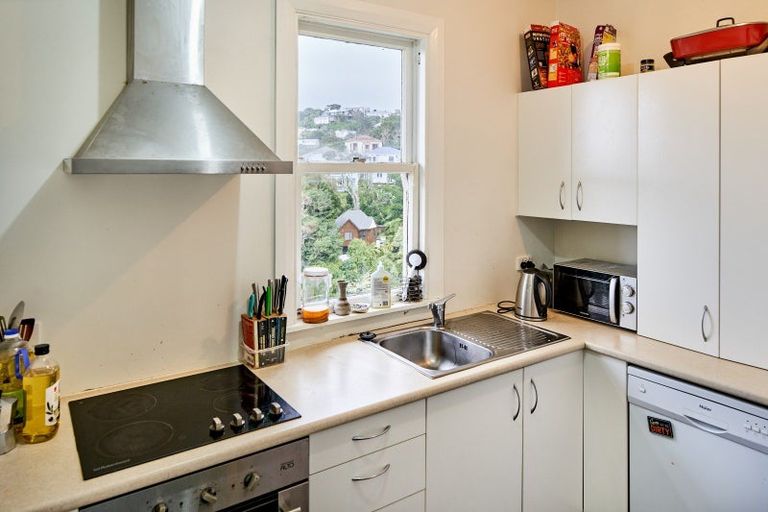 Photo of property in 24 Garden Road, Northland, Wellington, 6012