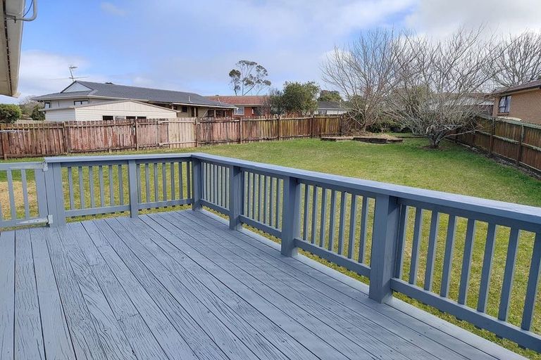 Photo of property in 20 Foyle Place, Glendene, Auckland, 0602