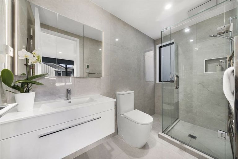 Photo of property in 70 Te Oneroa Way, Long Bay, Auckland, 0630