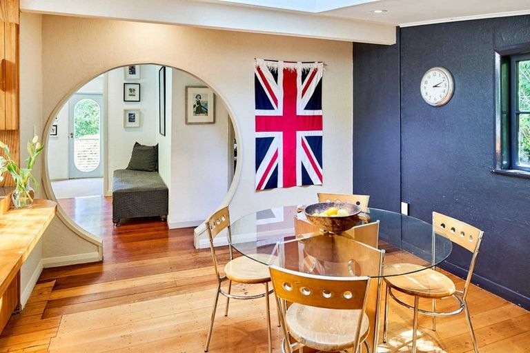 Photo of property in 30 Ferry Road, Days Bay, Lower Hutt, 5013