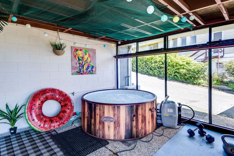 Photo of property in 25 Tauroa Road, Havelock North, 4130