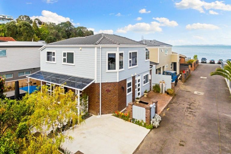 Photo of property in 1/28 Manly Esplanade, Browns Bay, Auckland, 0630