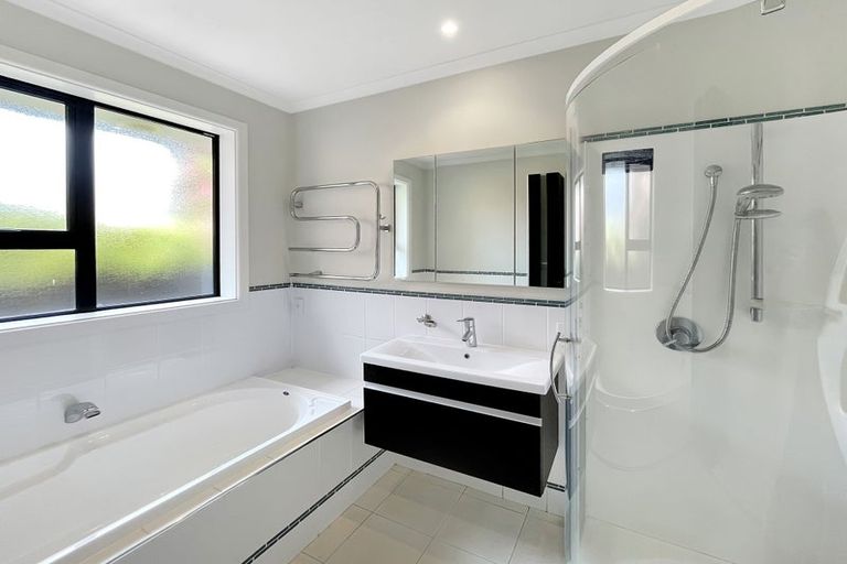 Photo of property in 17 Burnside Crescent, Burnside, Christchurch, 8053