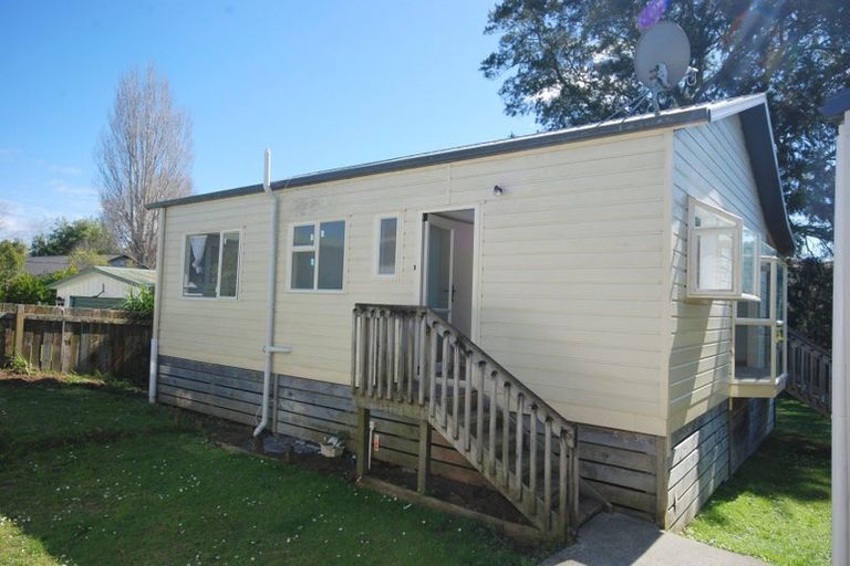 Photo of property in 21 Chilcott Road, Henderson, Auckland, 0612
