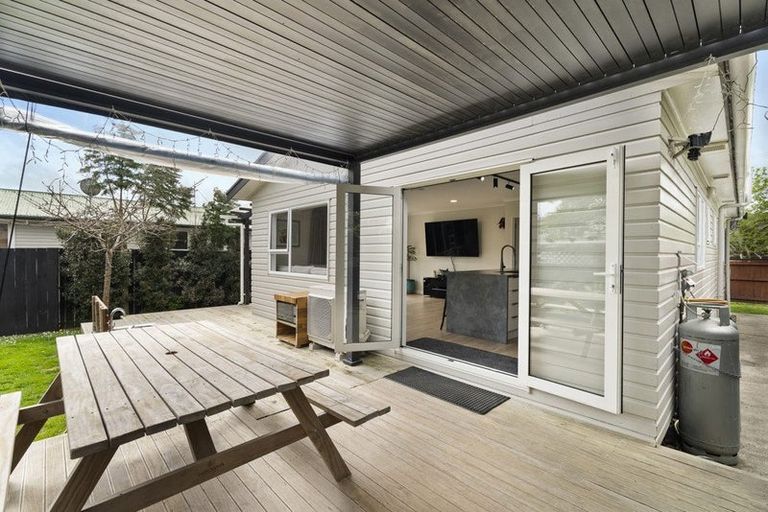 Photo of property in 3/69 Awaroa Road, Helensville, 0800