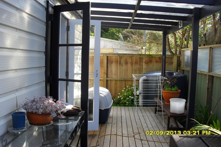 Photo of property in 11 Sandys Parade, Laingholm, Auckland, 0604