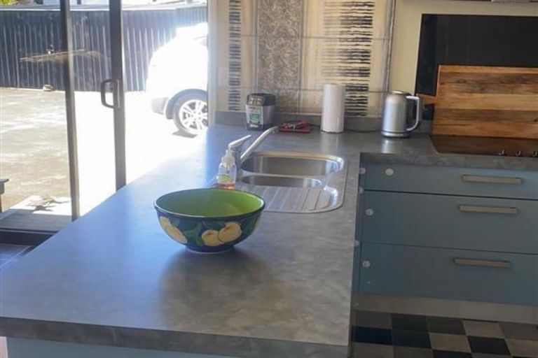 Photo of property in 3a Marchant Place, Westown, New Plymouth, 4310