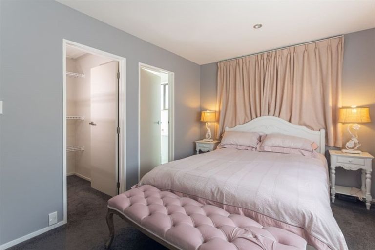 Photo of property in 10 Harkness Place, Avonhead, Christchurch, 8042