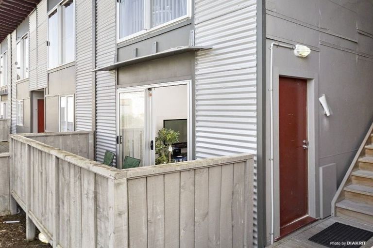 Photo of property in 9/3 Kelvin Grove, Te Aro, Wellington, 6011