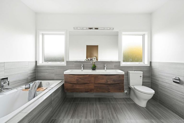 Photo of property in 65 Cumberland Drive, Flagstaff, Hamilton, 3210