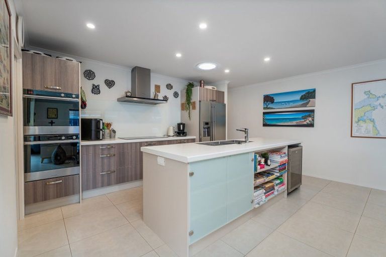 Photo of property in 32 Leeward Drive, Whitianga, 3510