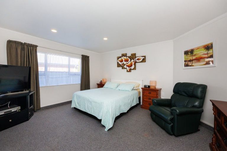 Photo of property in 12 Lancewood Lane, Roslyn, Palmerston North, 4414