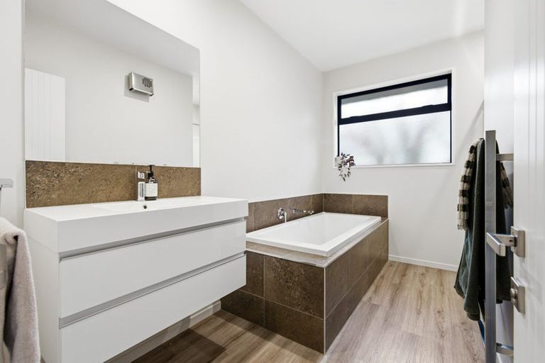 Photo of property in 205 Fifield Terrace, Opawa, Christchurch, 8023