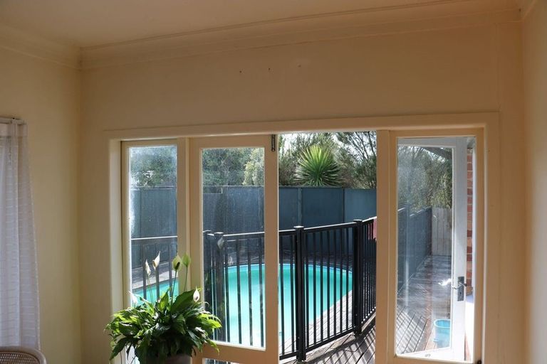 Photo of property in 1/11 Forrest Hill Road, Milford, Auckland, 0620