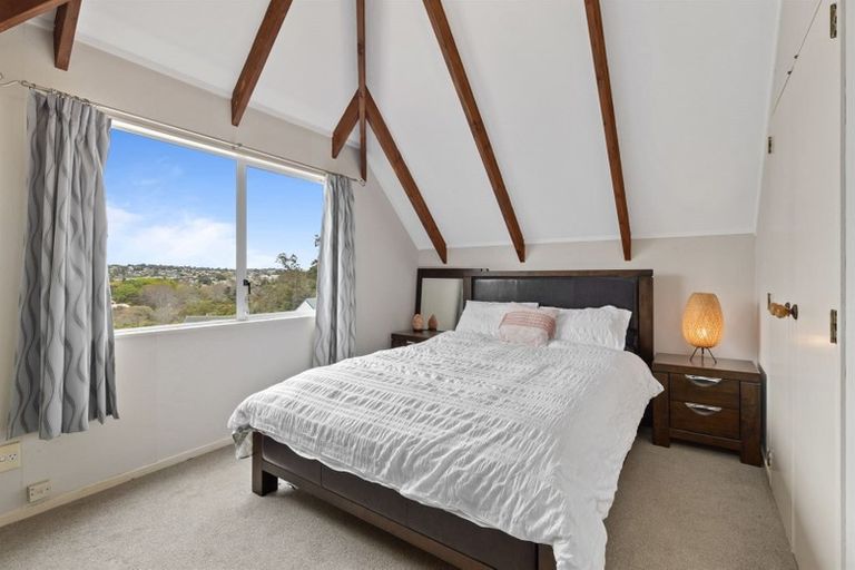 Photo of property in 2/7 Fernlea Rise, Bayview, Auckland, 0629