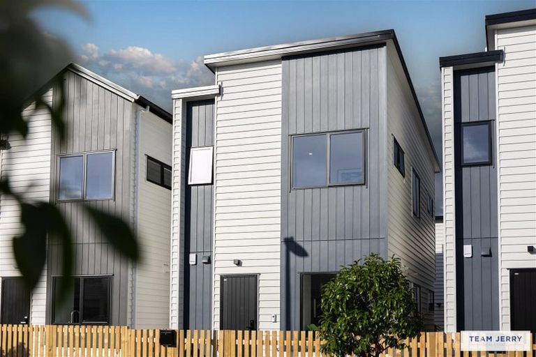 Photo of property in 63 Whare Kauri Road, Papakura, 2110