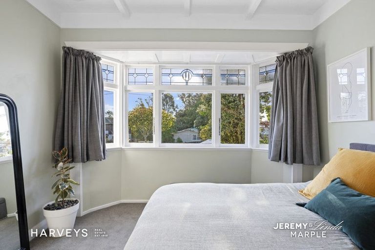 Photo of property in 1/112a View Road, Sunnyvale, Auckland, 0612