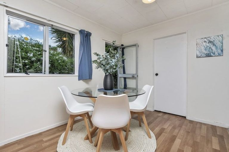 Photo of property in 2/125 Beach Haven Road, Beach Haven, Auckland, 0626