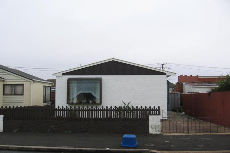 Photo of property in 100 Oxford Street, South Dunedin, Dunedin, 9012