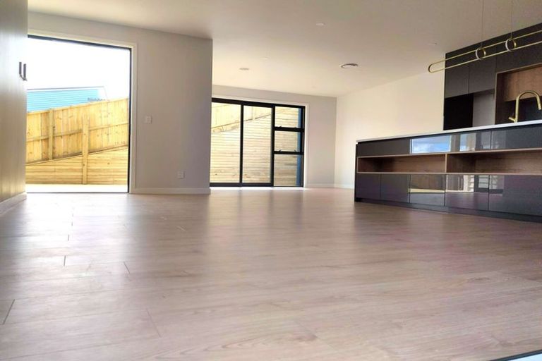 Photo of property in 17 Manawanui Way, Orewa, 0931