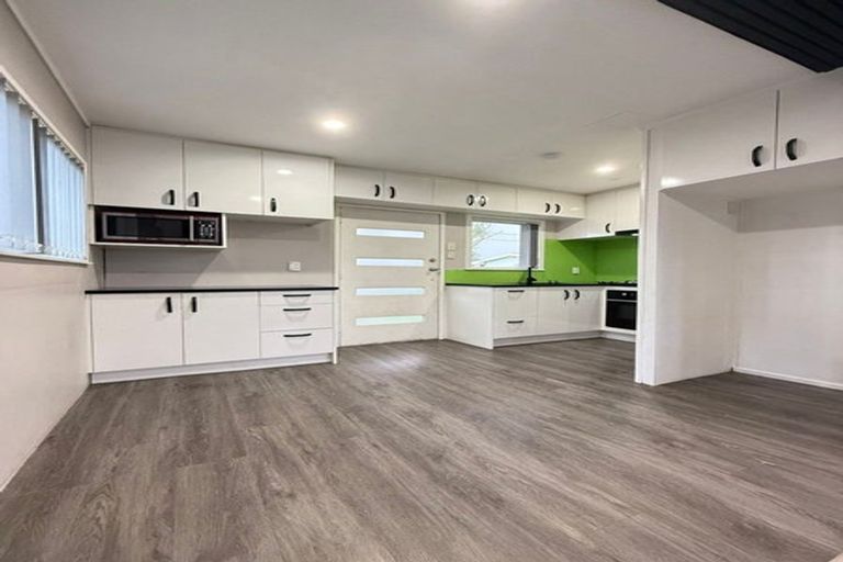Photo of property in 4 Beaubank Road, Kelston, Auckland, 0602